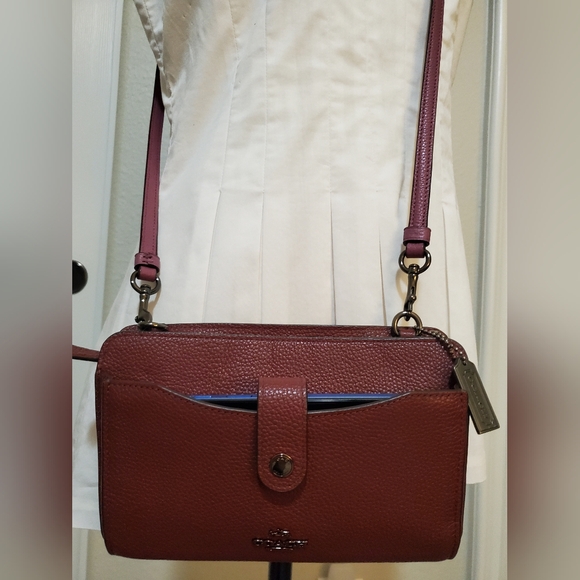 COACH CELL PHONE CROSSBODY BAG IN NEW CONDITION! - Picture 1 of 10